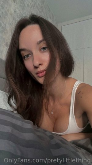 pretylittlething Photo #24