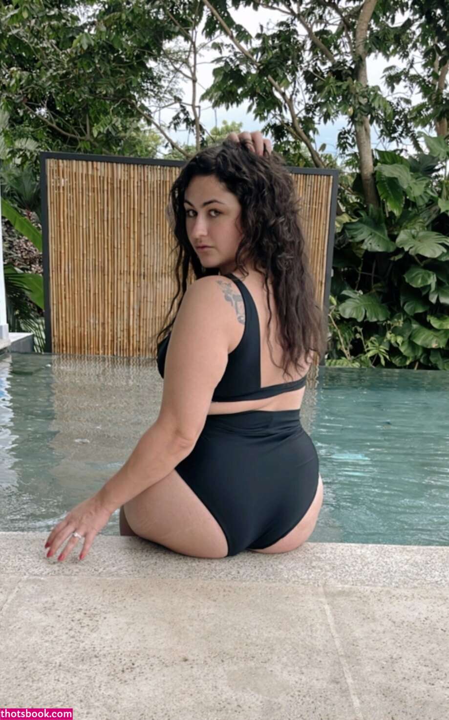 Josiejaxxonhotwife Photo #5