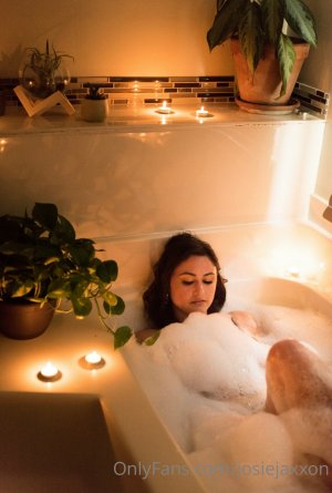 Josiejaxxonhotwife Photo #32