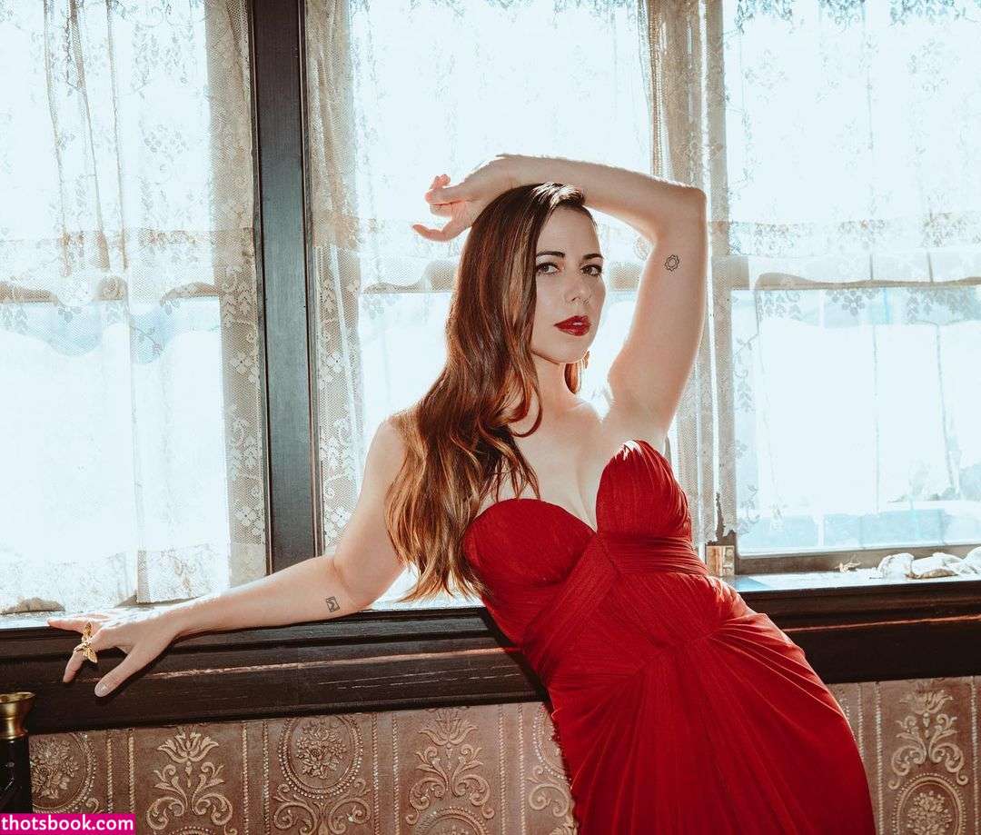 Laura Bailey Photo #14