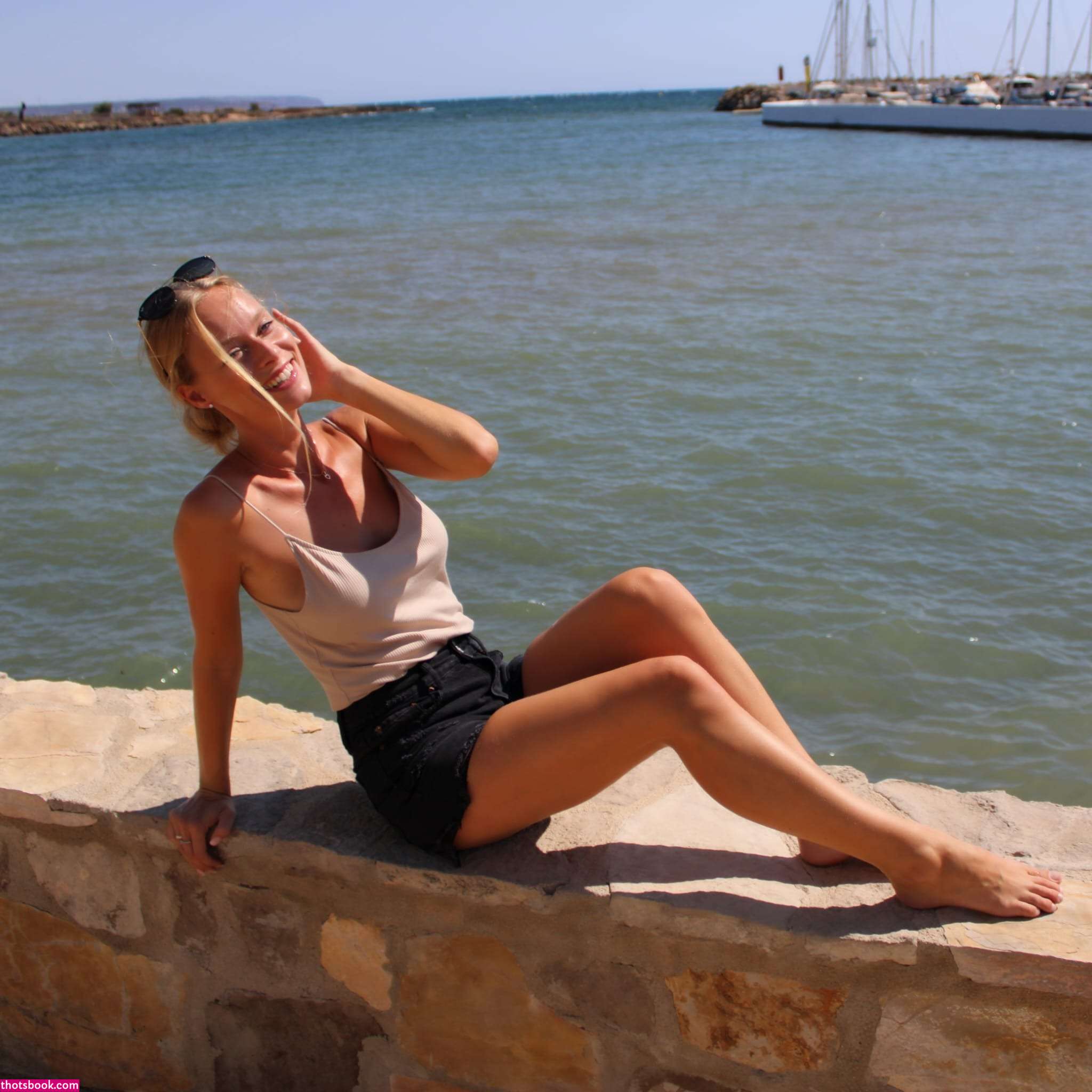 Nina Thomas Photo #3