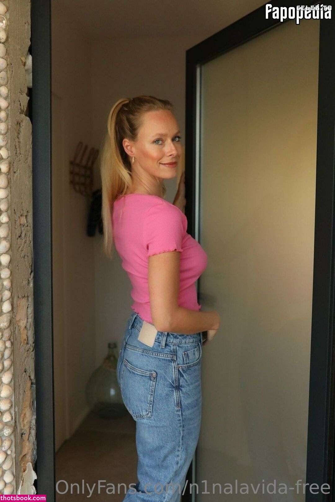 Nina Thomas Photo #48