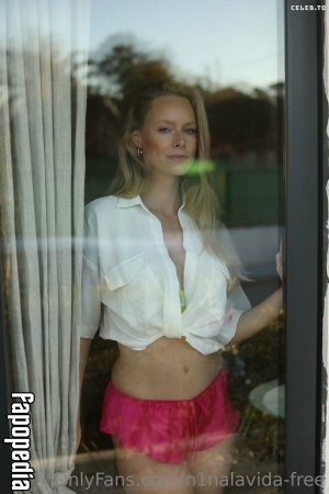 Nina Thomas Photo #53