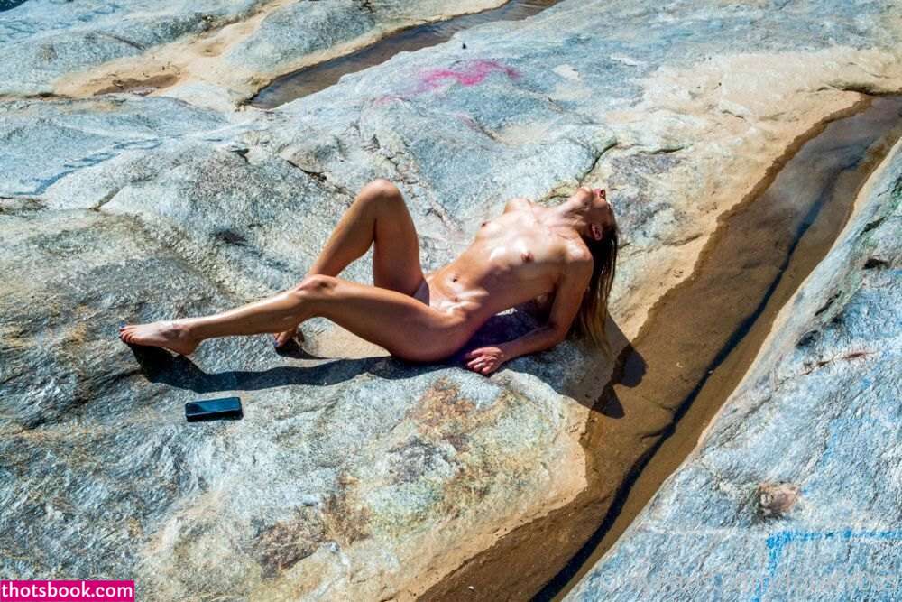 Lora Cross Photo #52