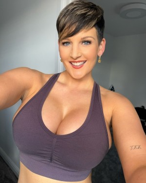 Hannah Brooks Photo #194