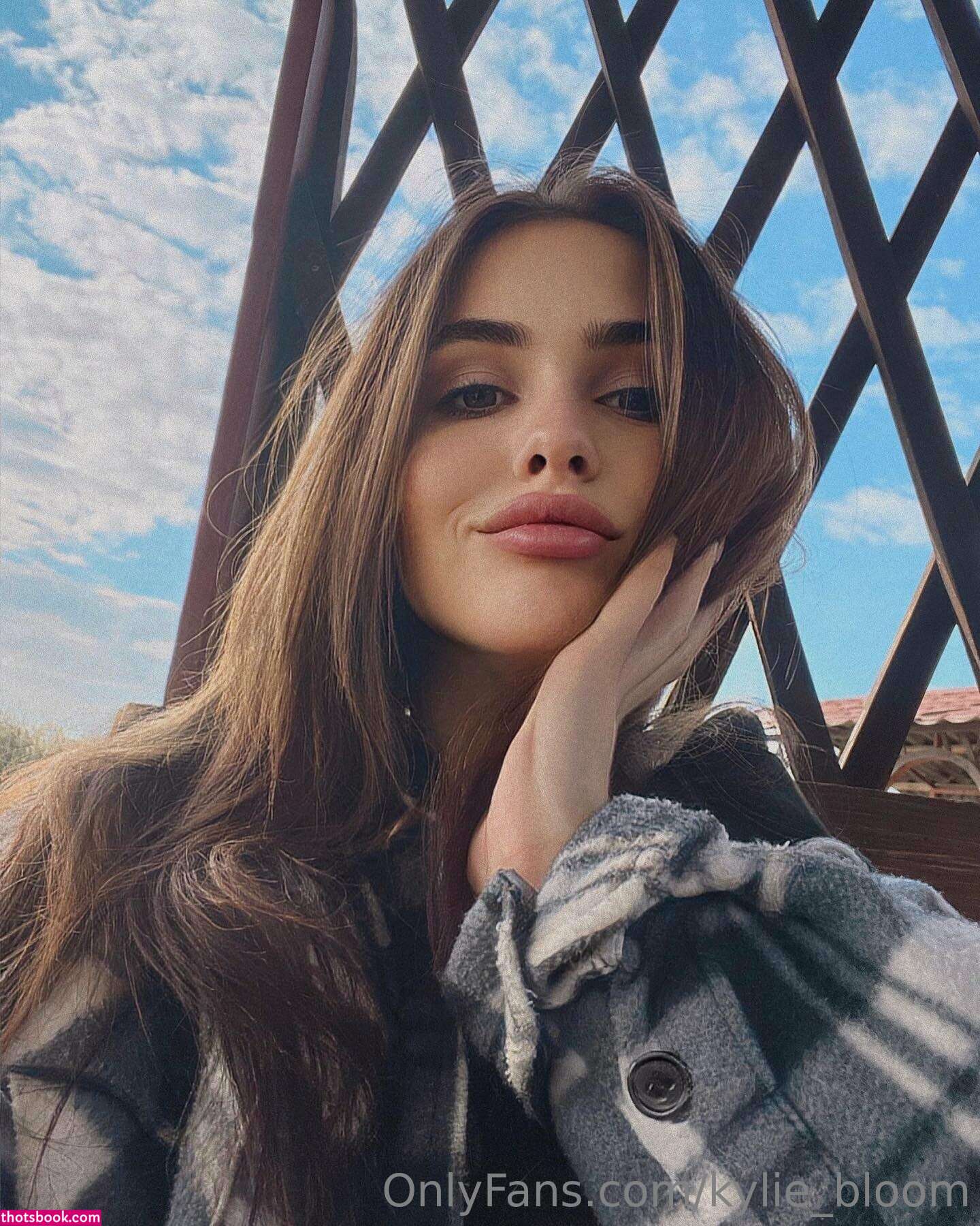 Kylie Bloom Photo #11