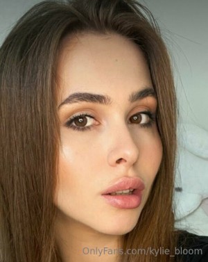 Kylie Bloom Photo #12