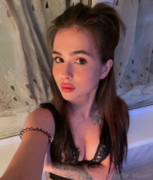 Kylie Bloom Photo #23