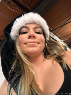 Curvyllama Photo #17