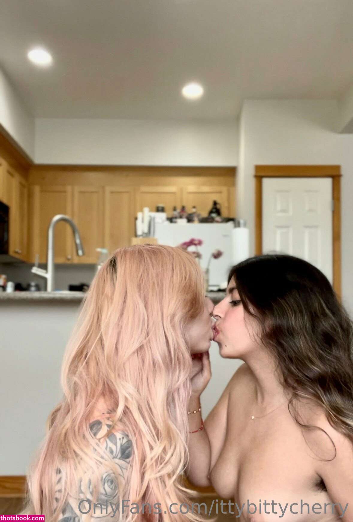 ittybittycherry Photo #6