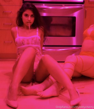 ittybittycherry Photo #21