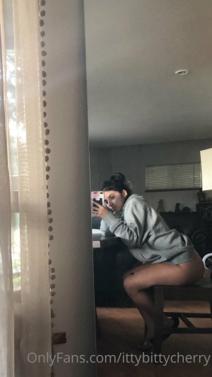 ittybittycherry Photo #27