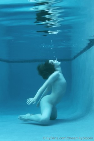 Emily Bloom Photo #1042