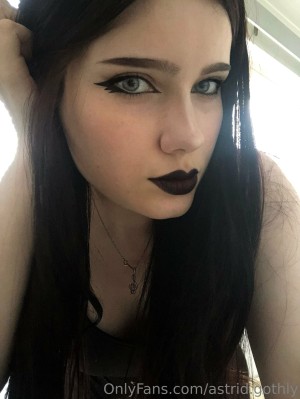 Astrid Gothly Photo #21