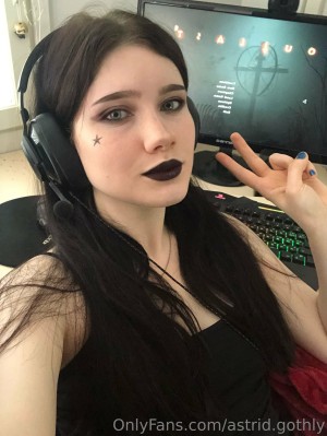 Astrid Gothly Photo #40