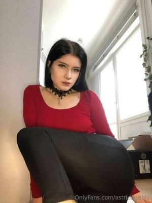 Astrid Gothly Photo #46