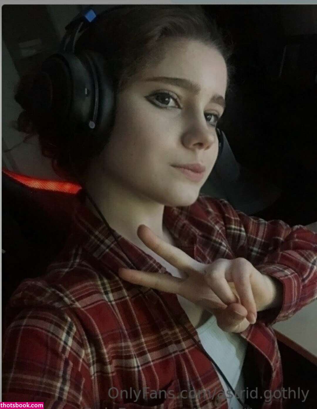 Astrid Gothly Photo #65