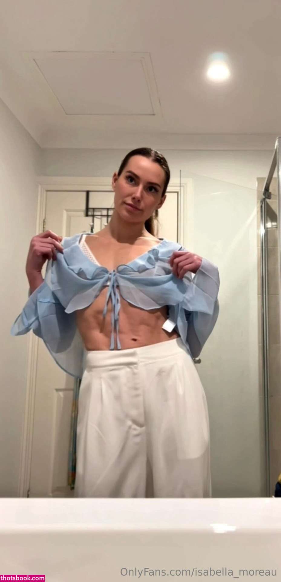 Isabella Moreau Photo #15