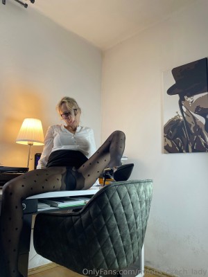 Nylons Czech Lady Photo #12