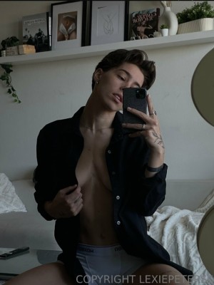Lexiepeterss Photo #29