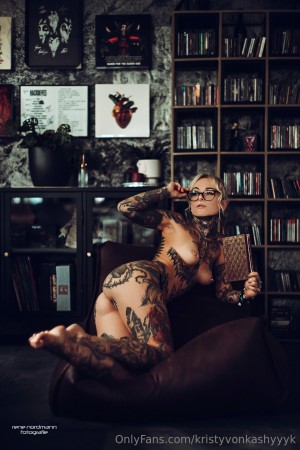 Kristy Von Kashyyyk Photo #12