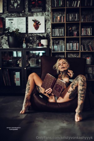 Kristy Von Kashyyyk Photo #15