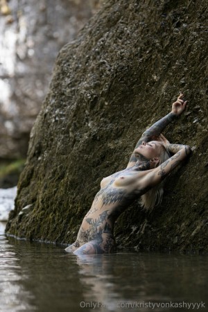 Kristy Von Kashyyyk Photo #17