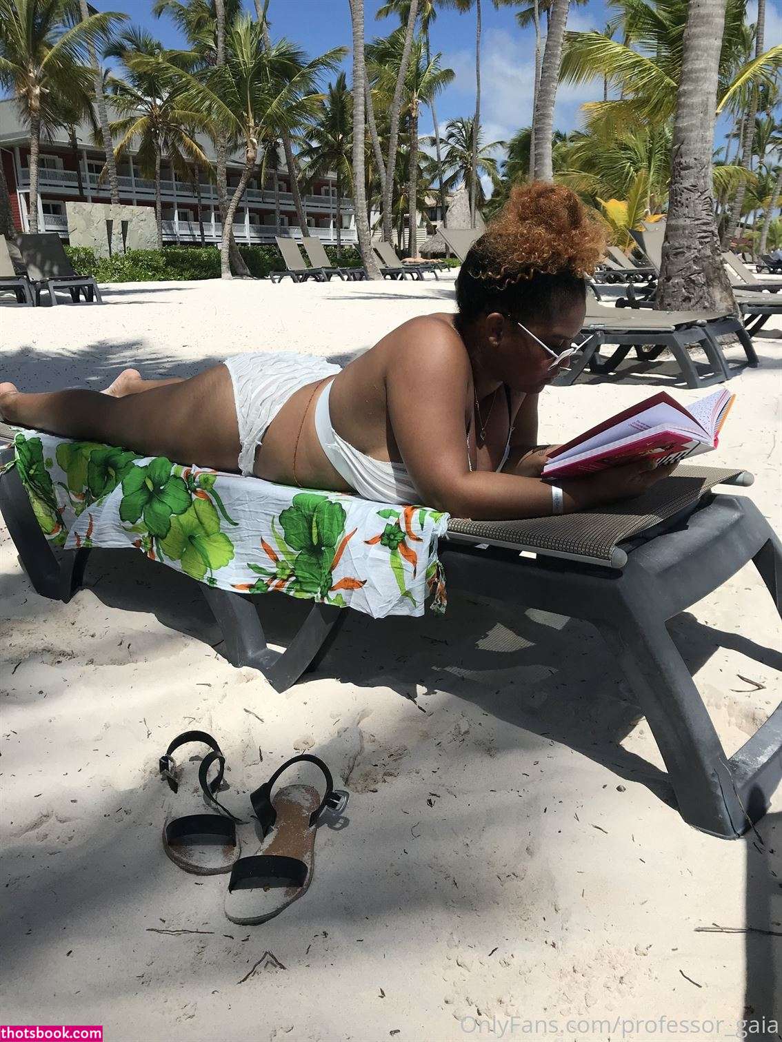 Professor Gaia Photo #50