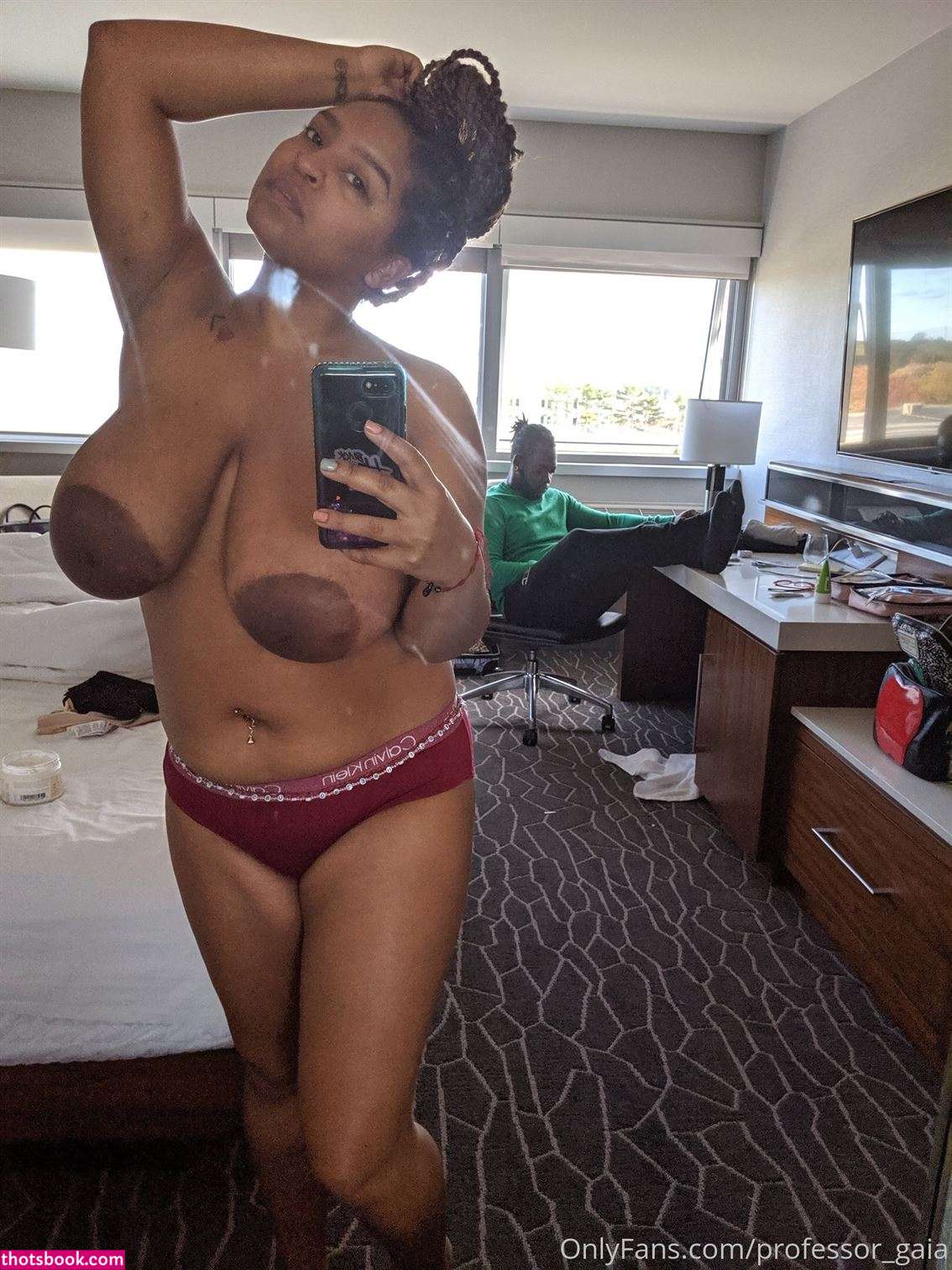 Professor Gaia Photo #130