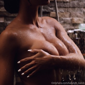 Katelyn Runck Photo #20