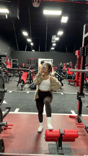 Lori Tungpalan Photo #2