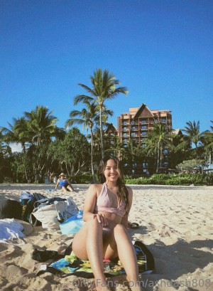 Lori Tungpalan Photo #17