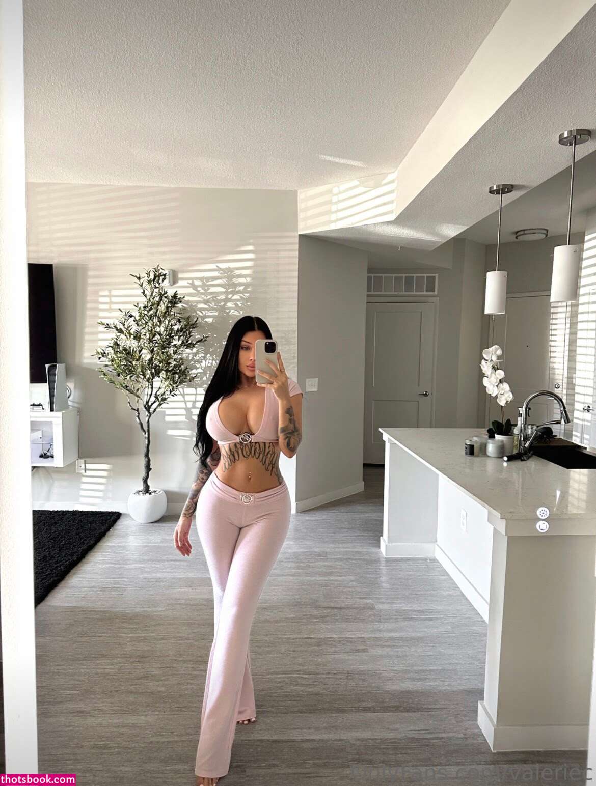 Valerie Cossette Photo #10