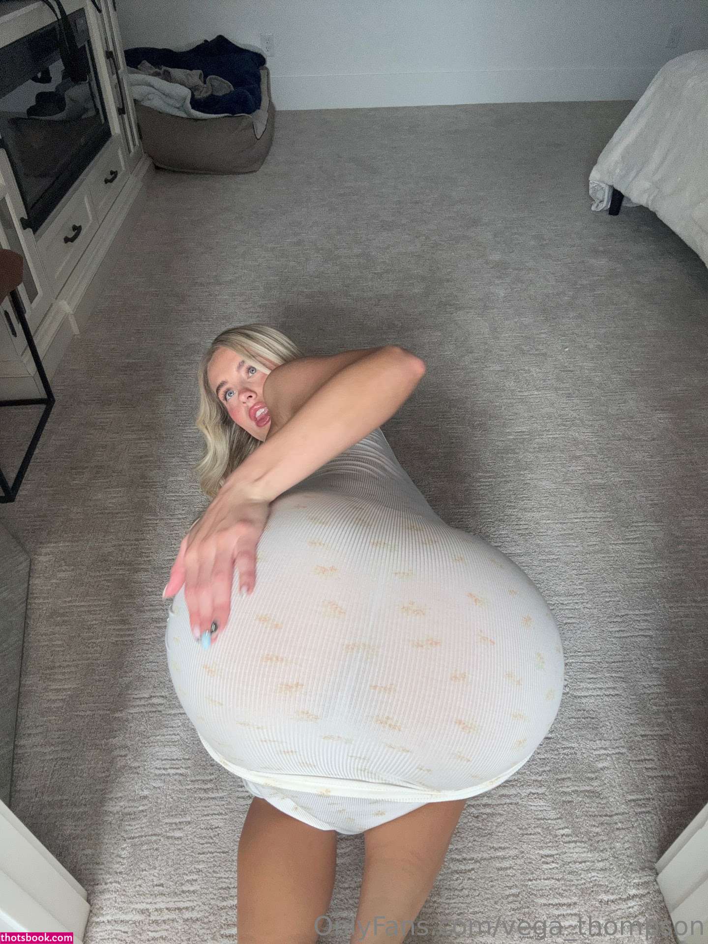 Vega Thompson Photo #376