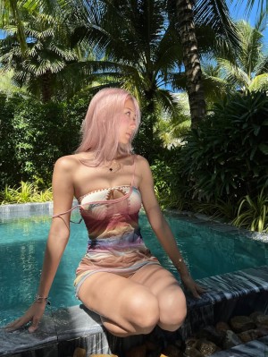 Vyvan Le Photo #1213