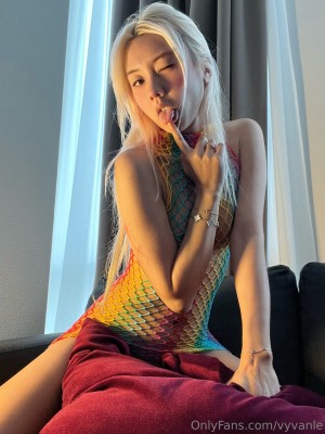 Vyvan Le Photo #1250