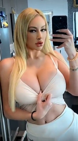 Nicolette Shea Photo #193