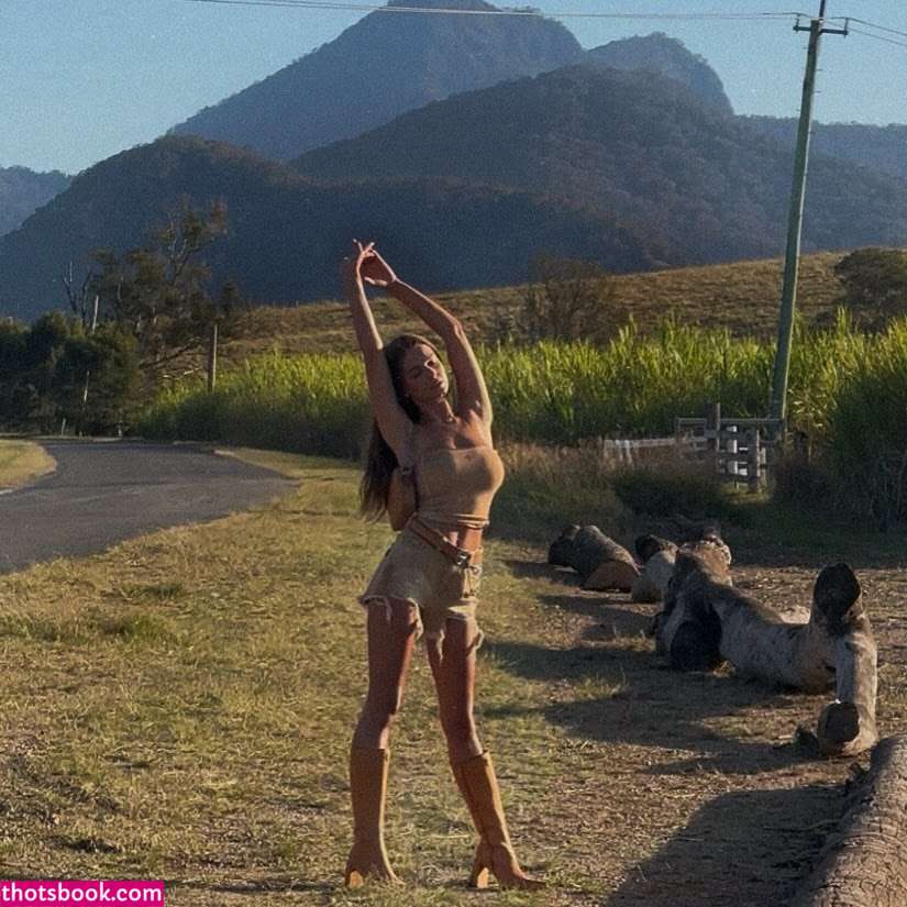 Chloe Campbell Photo #63