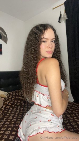 Official Zoe Photo #6