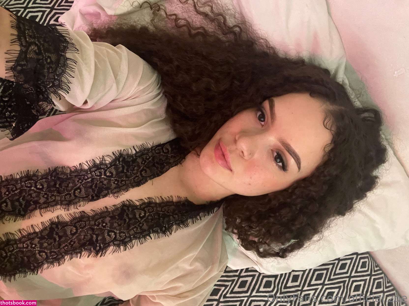 Official Zoe Photo #33