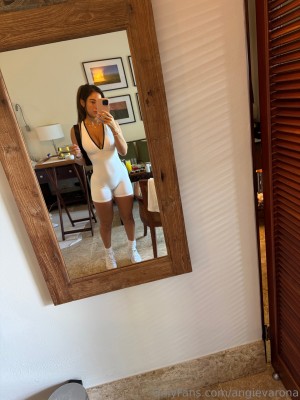 Angie Varona Photo #399