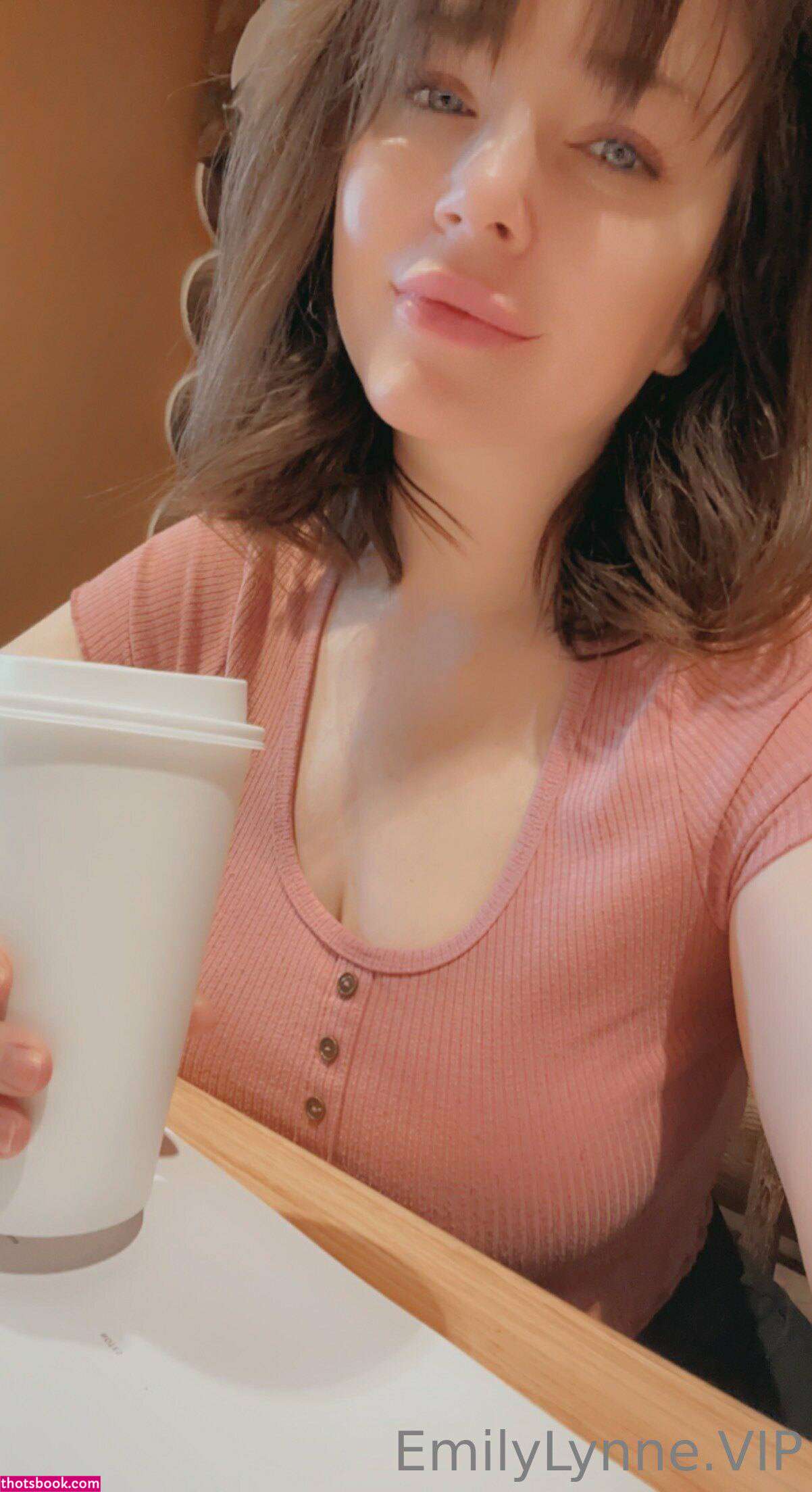 Emily Lynne Photo #702