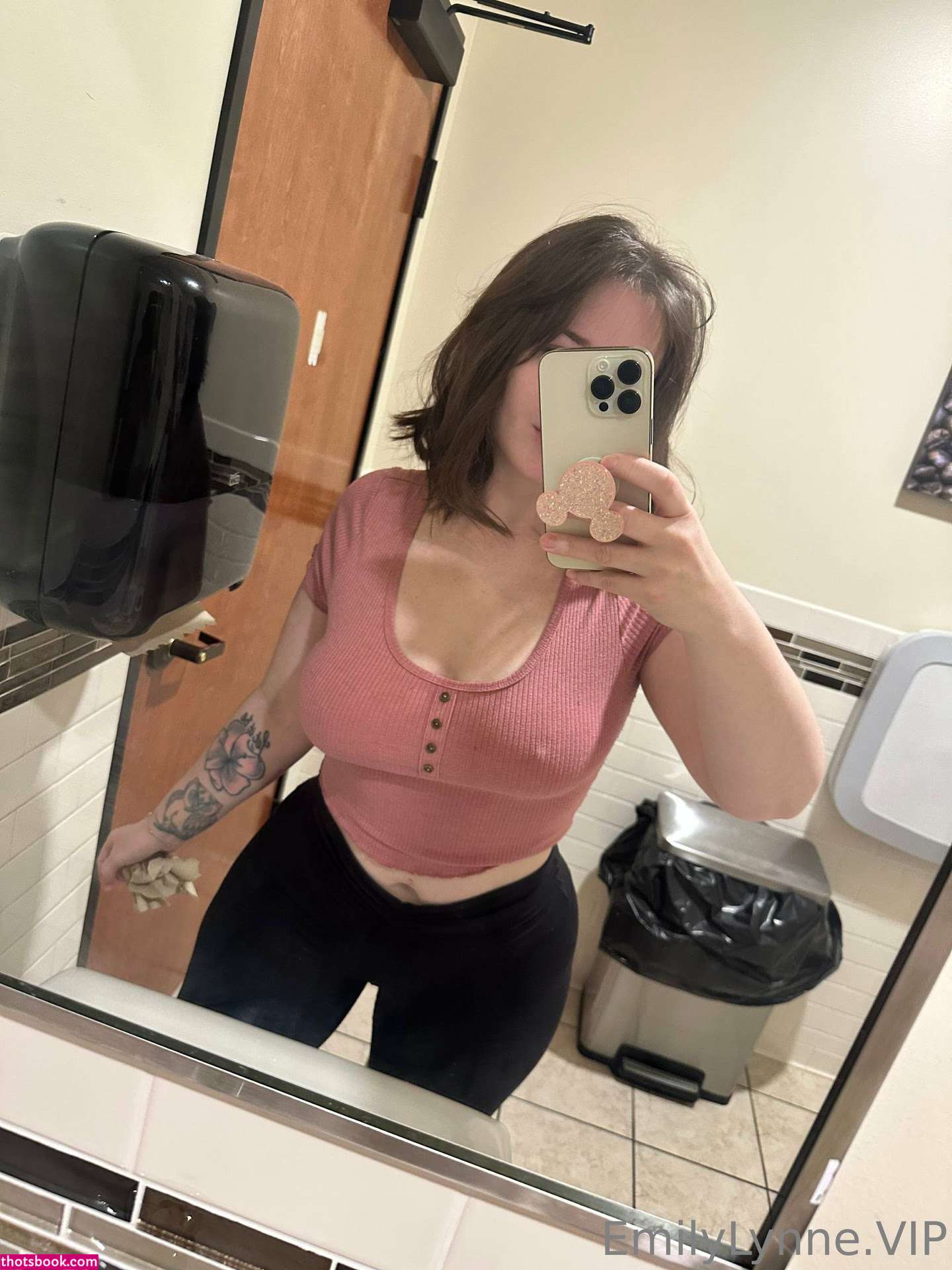 Emily Lynne Photo #706