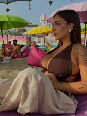 Claudia Dari Photo #11
