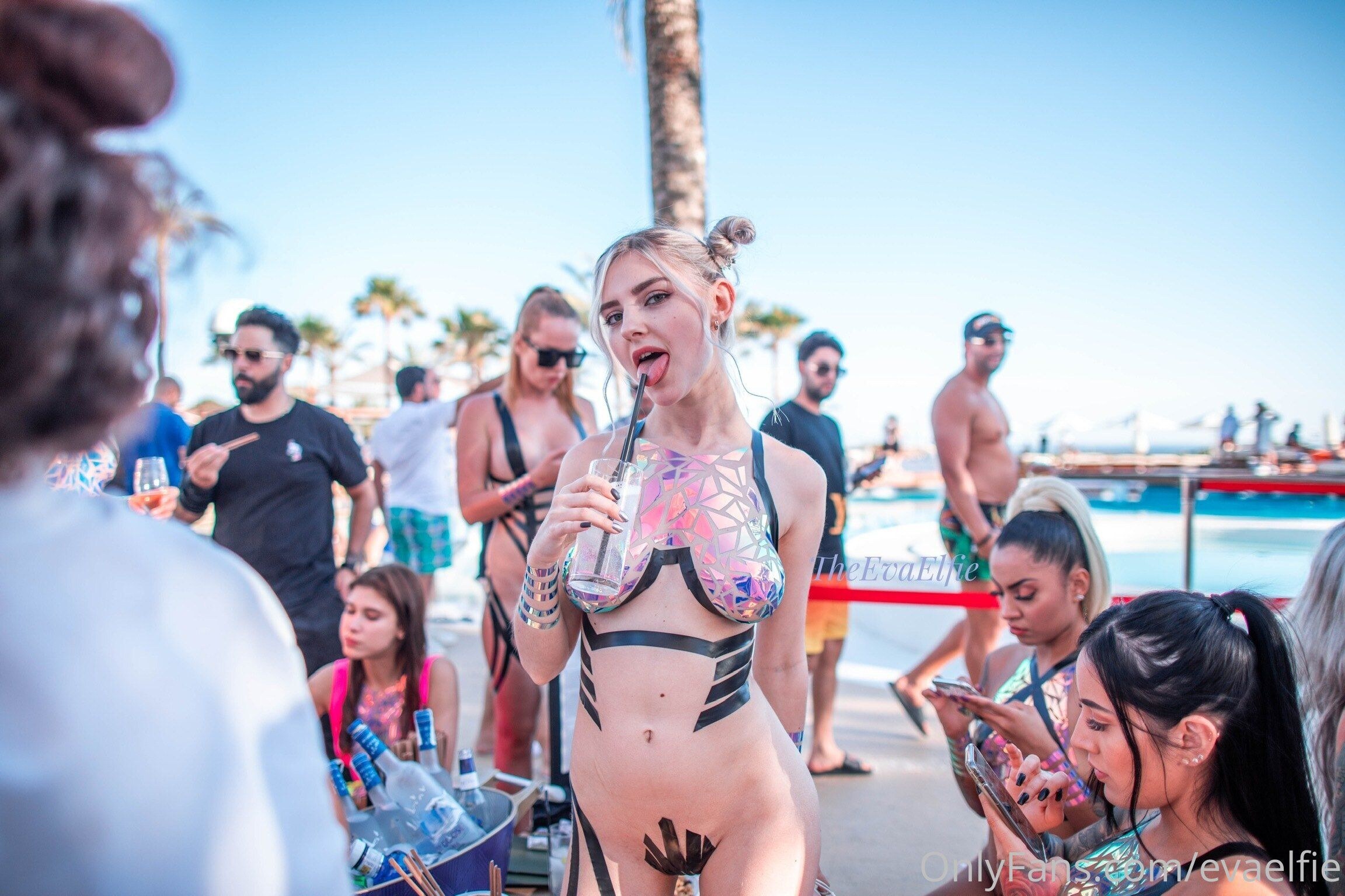 Eva Elfie Photo #14