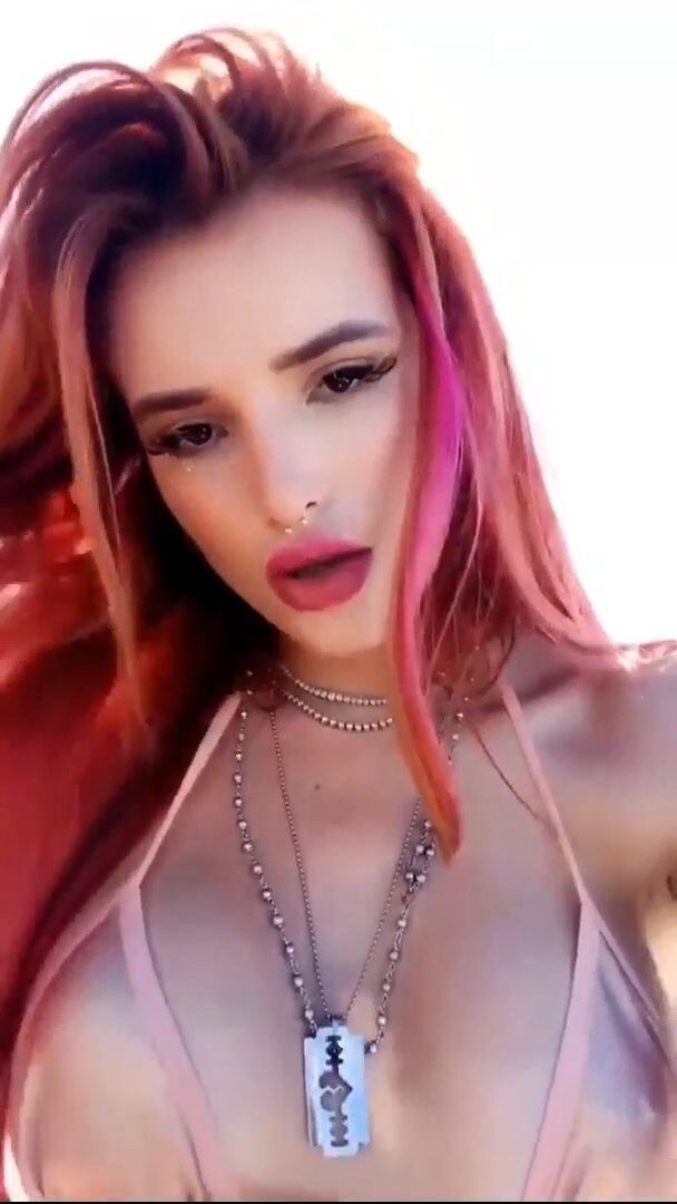 Bella Thorne Photo #32