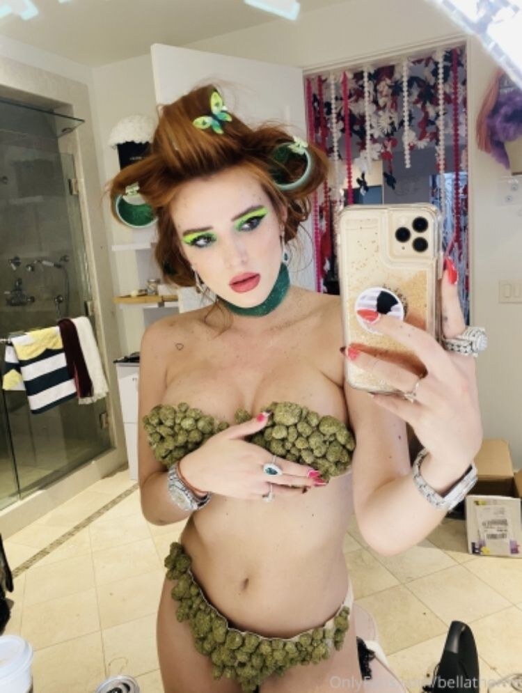 Bella Thorne Photo #60