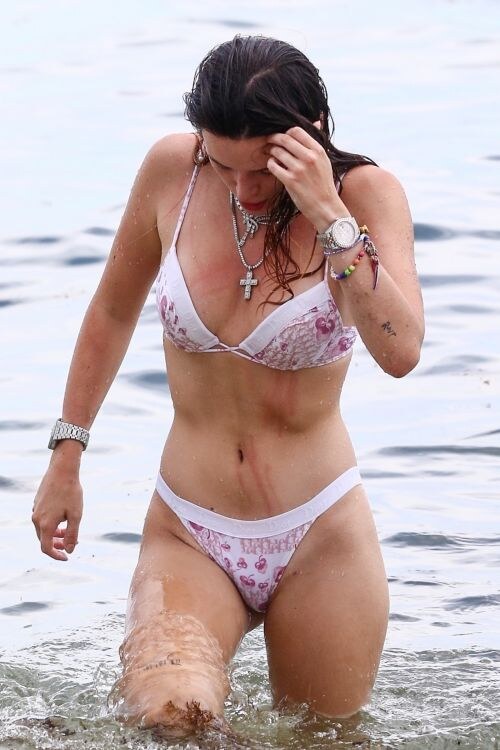 Bella Thorne Photo #33