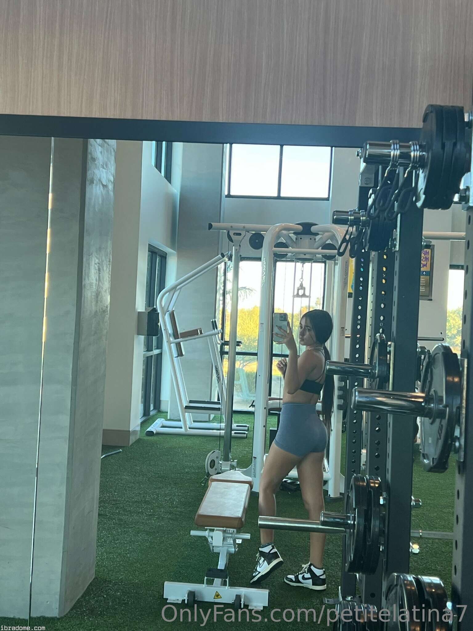 Vanesa Versace Photo #7