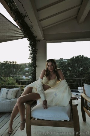 Beth lily Photo #225